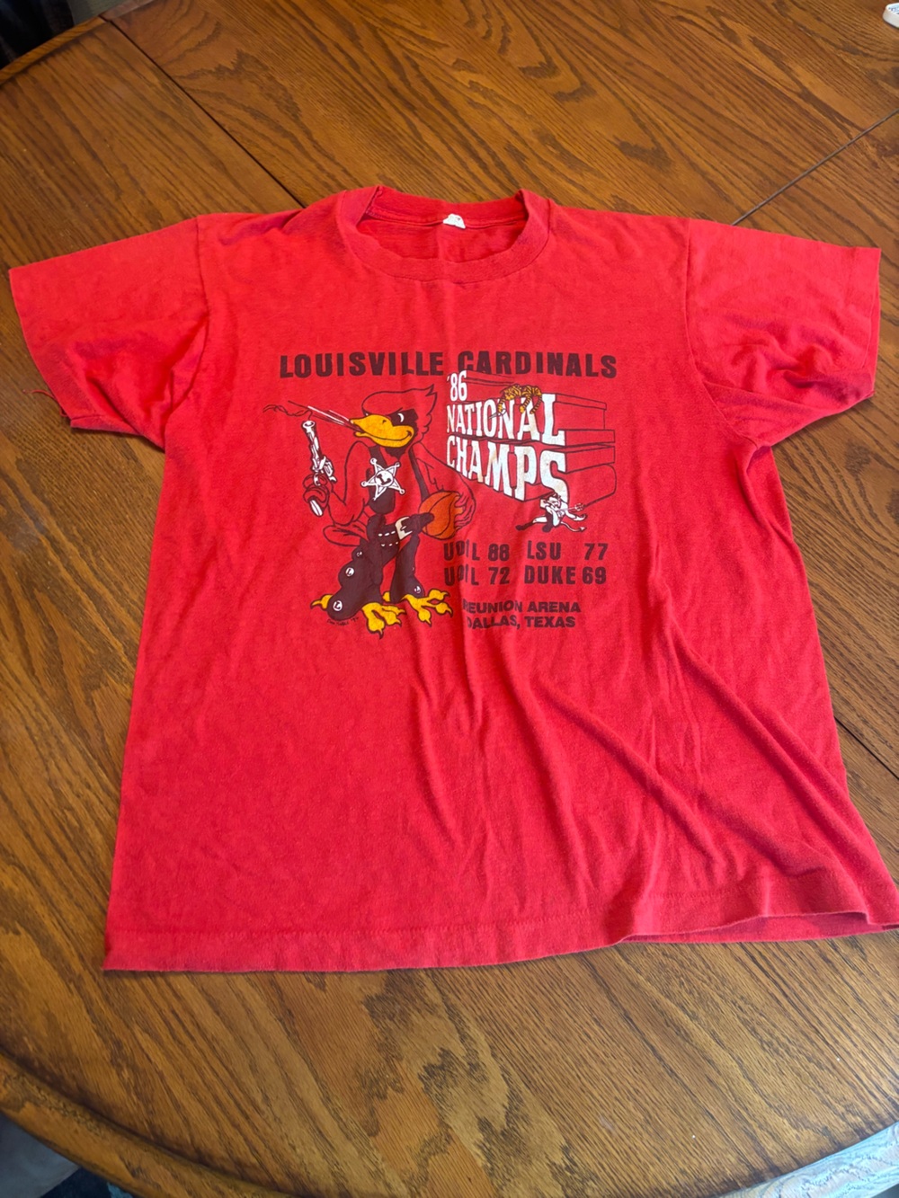 VTG 1986 Louisville Cardinals NCAA national champions red t-shirt L